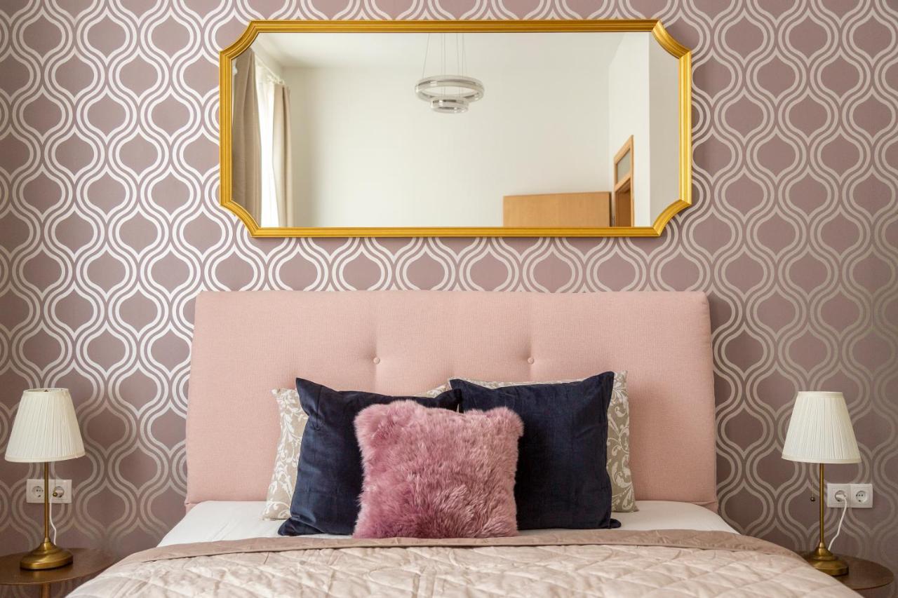 Explore Budapest From A Luxurious Cozy Apartment Exterior foto